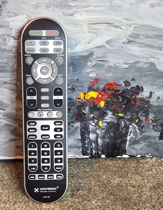 Universal Universal Remote Control URC-R6 90s  - Black image 1