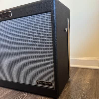 Fender Tone Master FR-10 1000-Watt 1x10" Active Guitar Speaker Cabinet with Cover image 6