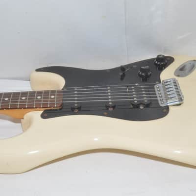 Fender Japan Stratocaster, serial number E Electric Guitar Ref. No 6887 image 7