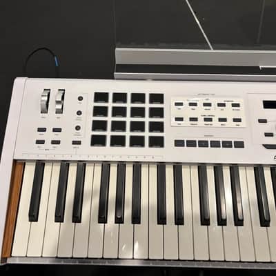 Arturia KeyLab 88 MkII MIDI Controller 2019 - Present - White image 2