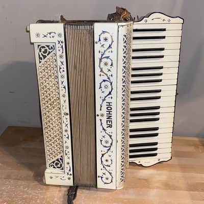 Hohner Vintage 1930's White Accordion Very Cool Original Case, Help Small Business & Buy it Here ! image 7