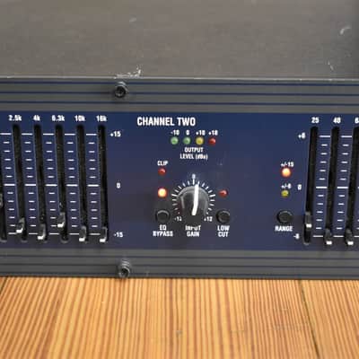 DBX 1215 Dual Channel 15 Band 2/3 Octave Graphic Equalizer image 3