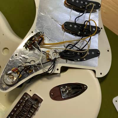 Fender Deluxe Roadhouse Stratocaster with Maple Fretboard 2008 - 2013 Arctic White image 14