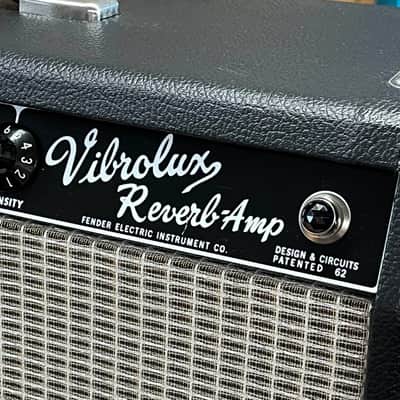 Fender 68 Custom Vibrolux Reverb Reissue Guitar Tube Combo Amp w/Footswitch & G10 Greenbacks image 4