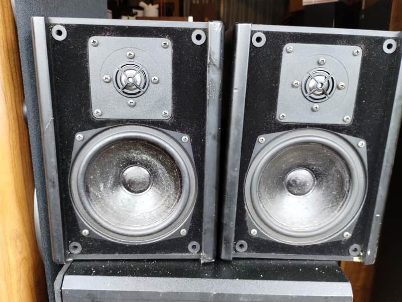 MB Quart 220 bookshelf speakers in good condition - 2000's image 1