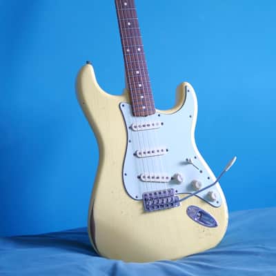 Fender CME Exclusive Road Worn 1960s Stratocaster 2020 - Vintage white image 2