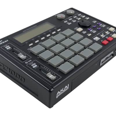 Akai MPC1000 Sampler + Workstation [USED] image 3