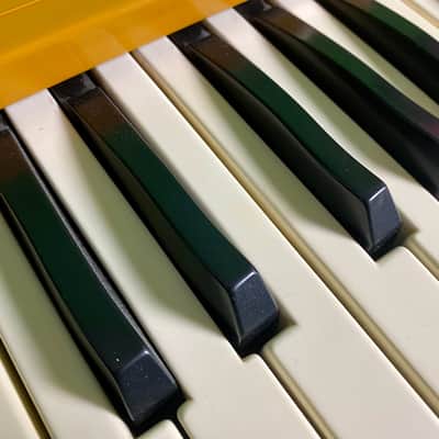 Hohner Elpiano 1968 (?) Yellow image 3