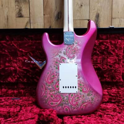 Fender Custom Shop Masterdesign 69 Stratocaster Journeyman Pink Paisley 2018 - Pink image 3