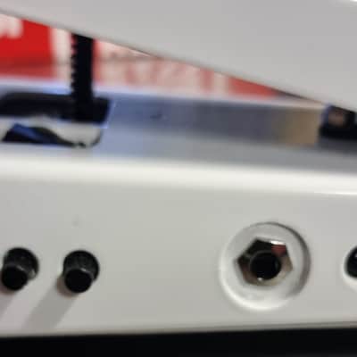 Dunlop 105Q Cry Baby Bass Wah 1999 - Present - White image 5