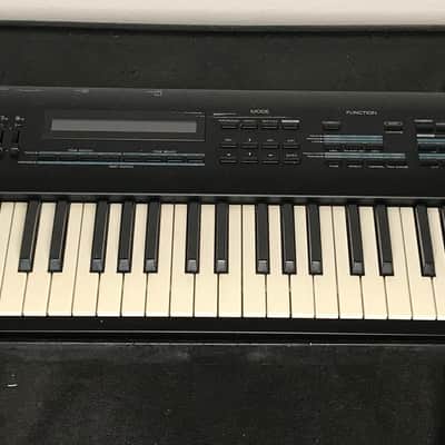 Roland JV-90 Expandable Synthesizer 76-Key Keyboard image 3