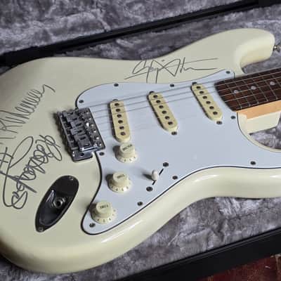 Fender Stratocaster Ex JUDAS PRIEST Artist Owned by K.K. Downing, band signed by KK, Rob Halford and Glenn Tipton. 1985 Vintage 80s guitar. Custom Shop strat flight case included image 19