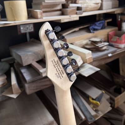 MaNo Guitars (The Iconic) image 11