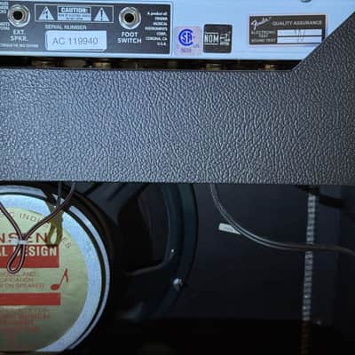 Fender '65 Deluxe Reverb Reissue 22-Watt 1x12" Guitar Combo 1994 - Present - Black image 17