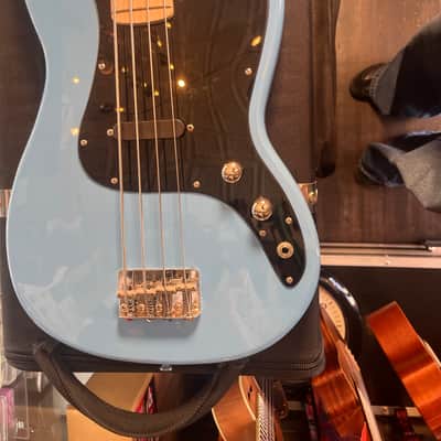 Immagine Squier Sonic Bronco Bass 2026 - Present - Daphne Blue - 9