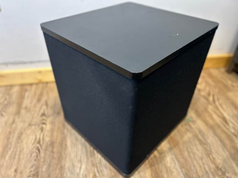 Vandersteen 2Wq 300W Powered Subwoofer w/crossover and cables