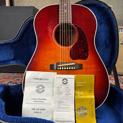 *Video* Gibson '64 J-45 ADJ Dealer Exclusive for Fuller's Guitars Cherry Sunburst - 2000 image 3