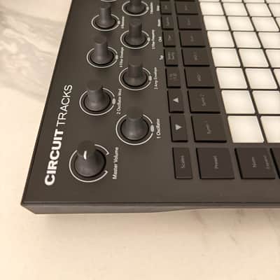 Novation Circuit Tracks Groovebox 2021 - Present - Black image 5