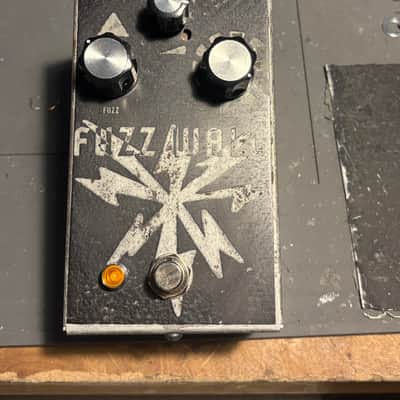 Moonn Electronics  Fuzz Wall - Fuzz War clone image 1