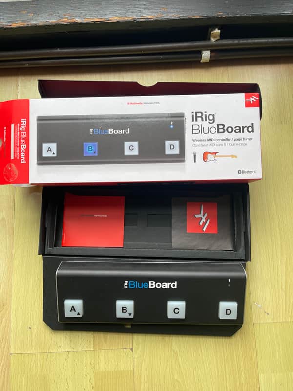 IK Multimedia iRig BlueTurn Compact Bluetooth Page Turner 2016 - Present - Black image 1