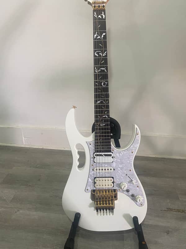 Ibanez JEM7V-WH Steve Vai Signature with Rosewood Fretboard