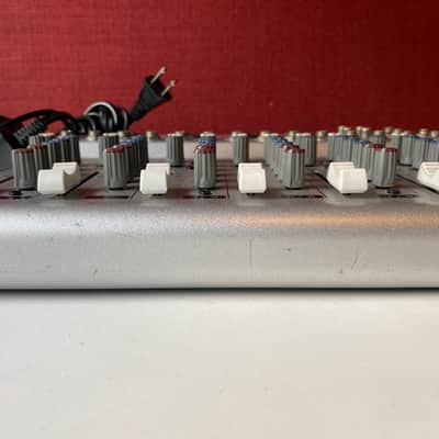 Behringer Eurorack UB1002 10-Input 2-Bus Mixer image 2