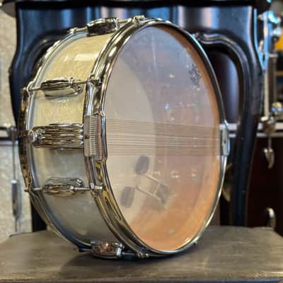 VINTAGE 1960's Slingerland 5.5x14 Radioking Snare Drum in White Marine Pearl image 6