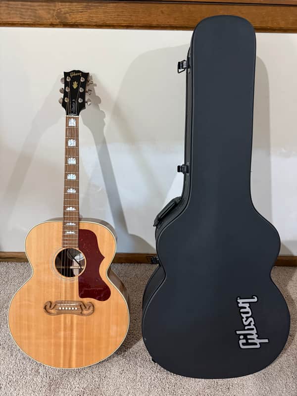 Gibson SJ-200 Studio Walnut