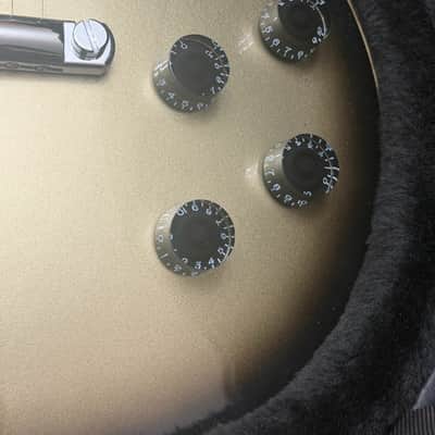 Gibson Adam Jones Signature Les Paul (in mint condition) Standard 2022 - Present - Antique Silverburst. image 4