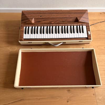 Mysterious Italian Cased Electric Reed Organ (Italy, 1960s)! Probably Orla! Read the ad! image 3