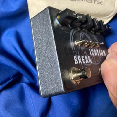 SolidGoldFX Communication Breakdown Reverb Exclusive 2020 - Grey Texture image 5