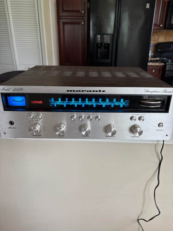 Marantz 2220 stereo receiver #2 1970’s image 1
