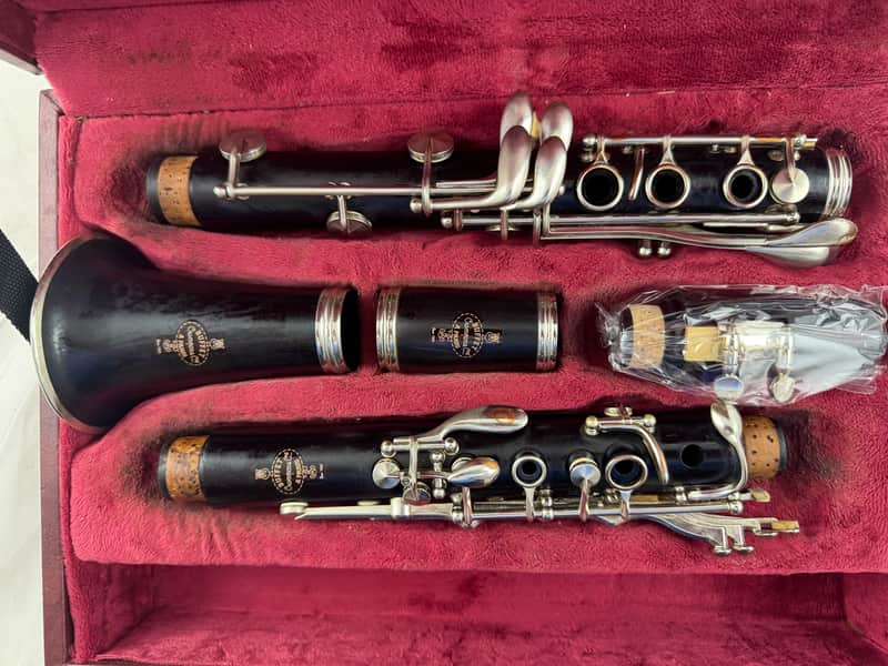 Buffet Crampon E11 Intermediate Bb Clarinet 2010s - Black image 1