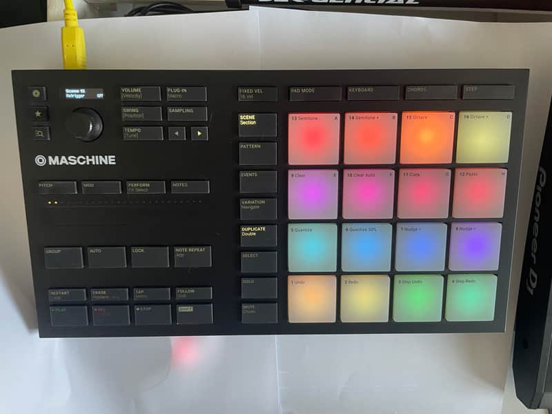 Native Instruments Maschine Mikro MKIII 2017 - Black image 1