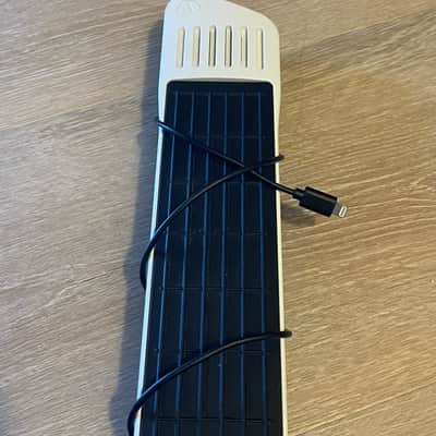 Rare Artiphon Instrument 1 with its original cable image 4