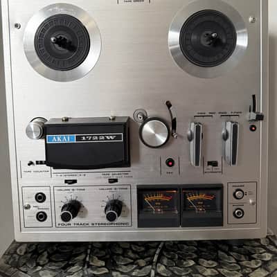 Akai 1722W 1/4" 2-Channel 4-Track Tape Recorder 1970s - Silver image 1