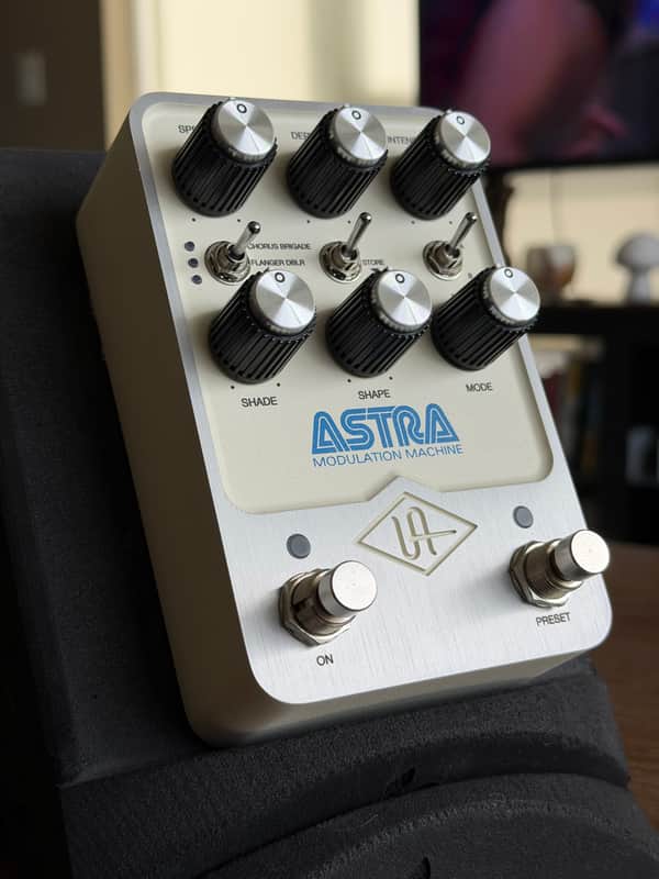 Universal Audio Astra Modulation Machine 2021 - Present - White