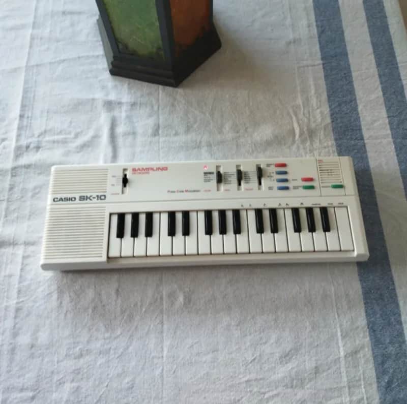 Casio SK-10 32-Key Sampling Keyboard | Reverb Canada