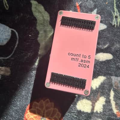 Montreal Assembly Count to 5 2020 - 2021 - Pink image 2