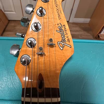 Fender Elite Stratocaster with Rosewood Fretboard 1983 - 1984 - Black image 4