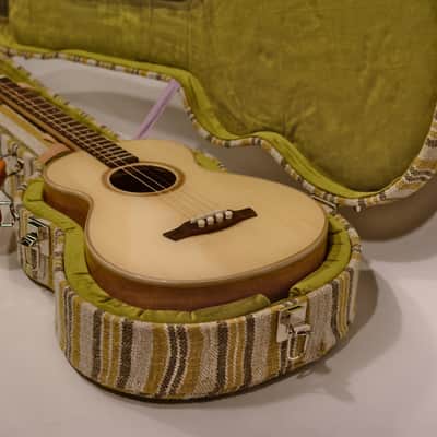 Steel String Baritone Ukulele - Custom Case image 4