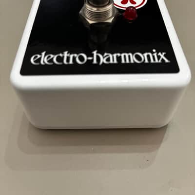 Electro-Harmonix Nano Big Muff Pi Distortion / Sustainer 2013 - Present - White / Black / Red image 5