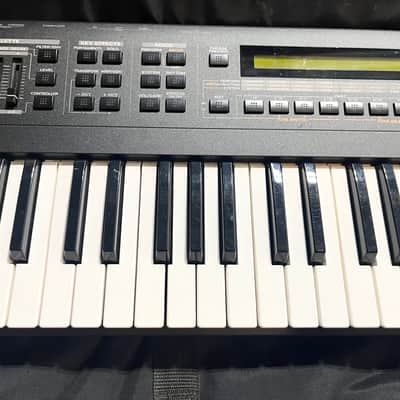 Roland XP-30 61-Key 64-Voice Expandable Synthesizer 1999 - 2004 - Black image 3
