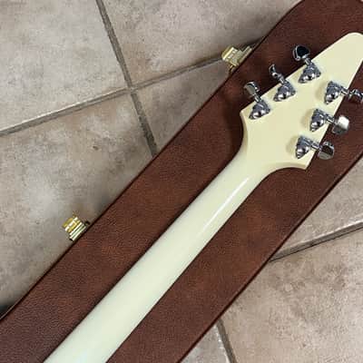 2024 Gibson USA '70s Flying V Electric Guitar Classic White image 6