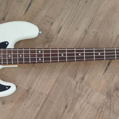 Fender Modern Player Jazz Bass IV 2014 - White image 2