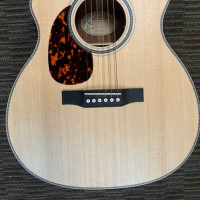 Larrivee OMV-40E Left handed image 2