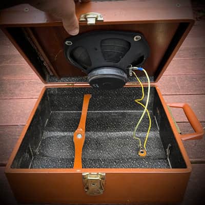 Rotary Connection Mini/portable guitar speaker cabinet. 8” vintage Utah 4 ohm 25 watt speaker. Closed back. Top handle. Cool vintage style and sound. 2026 - Orange Tolex image 4