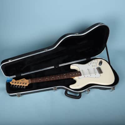 Fender 2000s Electric Guitar Molded Hardshell Case Stratocaster Telecaster image 12
