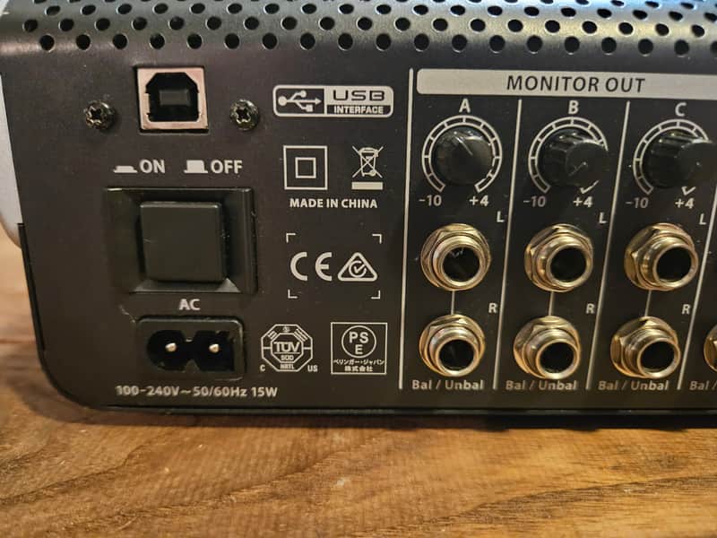Behringer Xenyx CONTROL2USB Studio Monitor Controller 2012