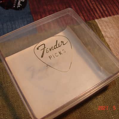 Lot of 10 Mint NOS Vintage Pre-CBS Fender Celluloid/Tort 351 Medium Guitar Picks, 11 Lots Available image 3
